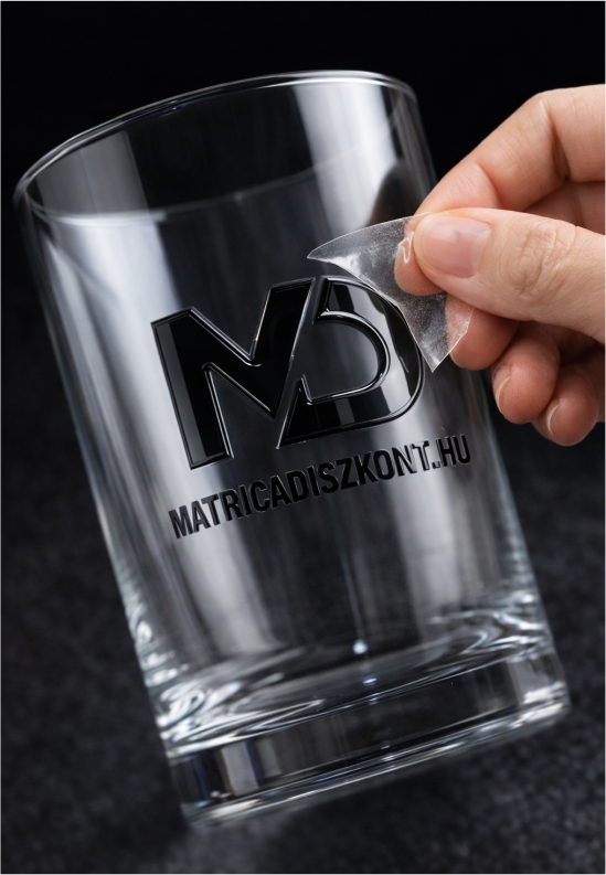 Fényes, domború üvegmatrica – egyszerű otthoni felhelyezéssel